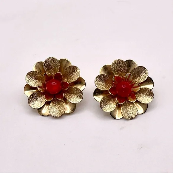Cute Vintage Sarah Coventry Exotic Flower Clip Earrings Gold Tone Red Moonglow - Picture 4 of 12